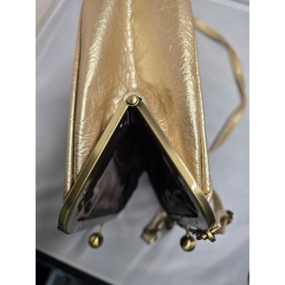 Vintage Gold Evening Bag With Ornate Clasp Chain Strap elegant chic glam dainty - Picture 9 of 10